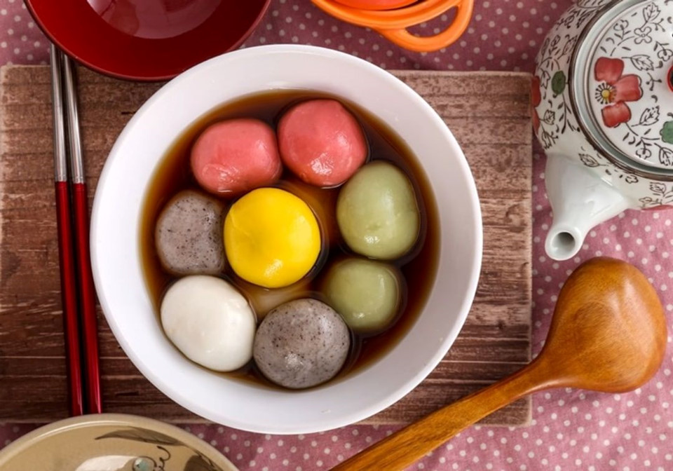 Thang viên hay bánh trôi nước là món ăn truyền thống của người Trung Quốc trong Tết Đông chí