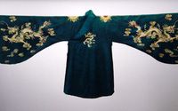 Chiếc áo vua Nguyễn mặc khi cầu mưa thuận gió hòa có gì đặc biệt?