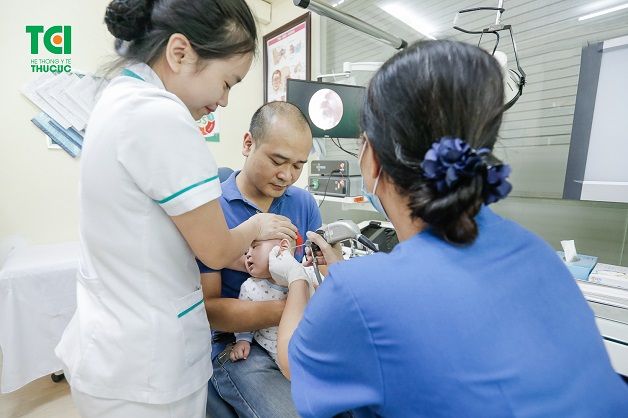 Bệnh nhi khám Tai mũi họng tại Phòng khám Đa khoa Quốc tế Thu Cúc