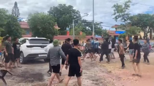 Thông tin thêm về vụ bắt giữ 2 nhóm thanh niên gây rối trật tự công cộng ở Quảng Bình  điện tử